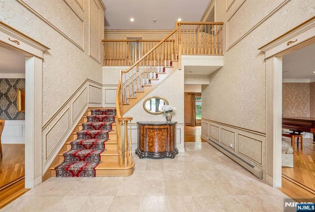 19 Mettowee Farms Court, Upper Saddle River, NJ 07458