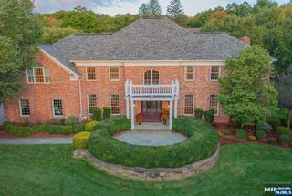 19 Mettowee Farms Court, Upper Saddle River, NJ 07458