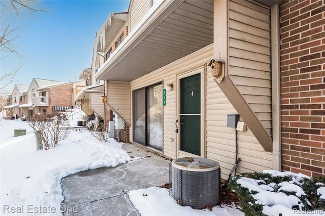 410 Spring Brooke Drive, Brighton, MI 48116