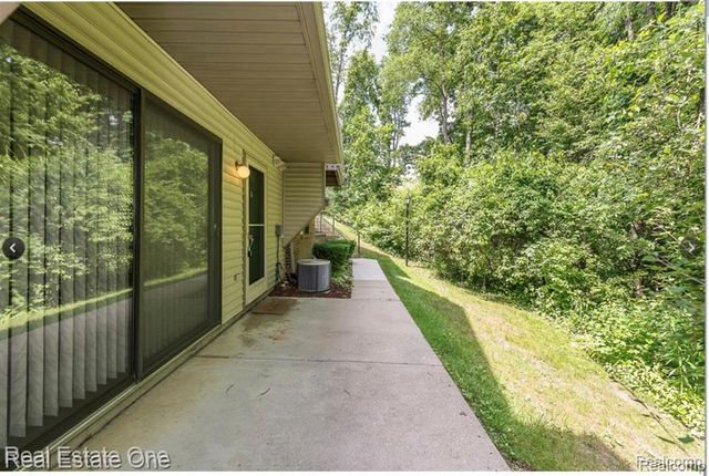410 Spring Brooke Drive, Brighton, MI 48116