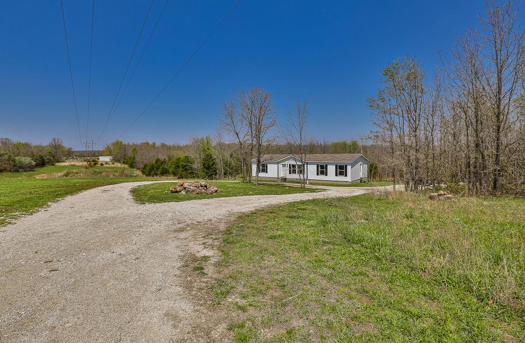 3260 Highway Rb, Bolivar, MO 65613