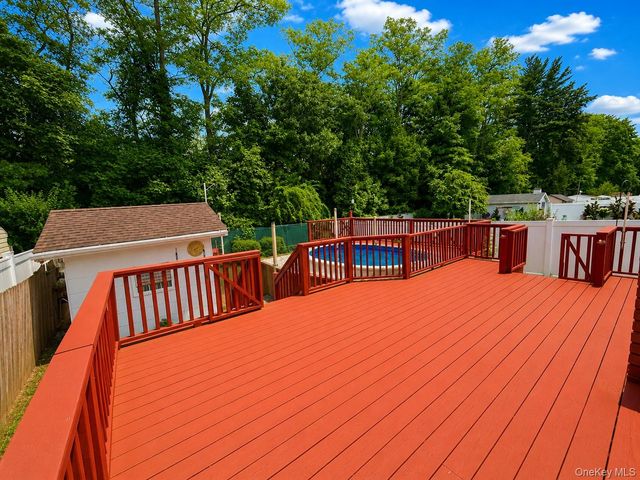 4 Westwood Avenue, Deer Park, NY 11729