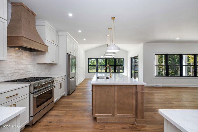 25 Teakwood Drive, Clifton Park, NY 12065