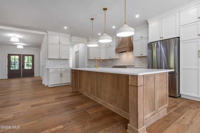 25 Teakwood Drive, Clifton Park, NY 12065