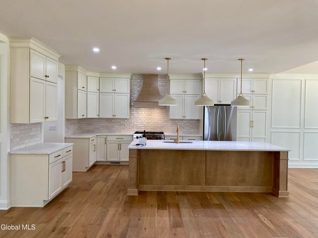 25 Teakwood Drive, Clifton Park, NY 12065