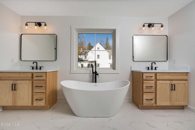 25 Teakwood Drive, Clifton Park, NY 12065