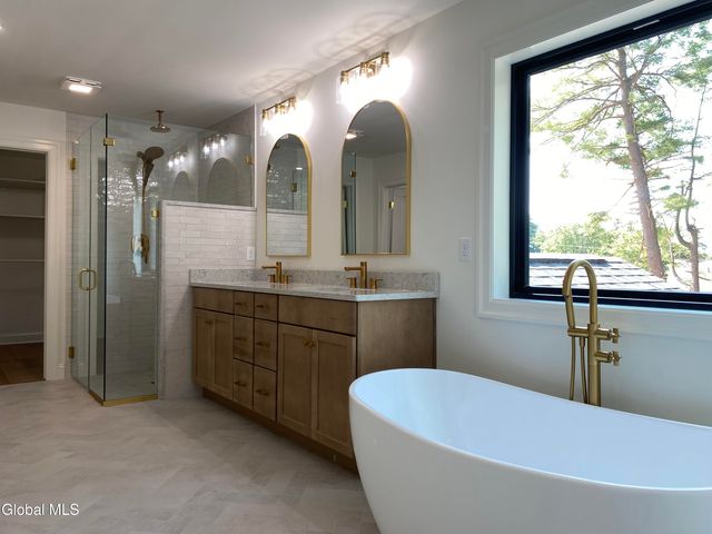 25 Teakwood Drive, Clifton Park, NY 12065