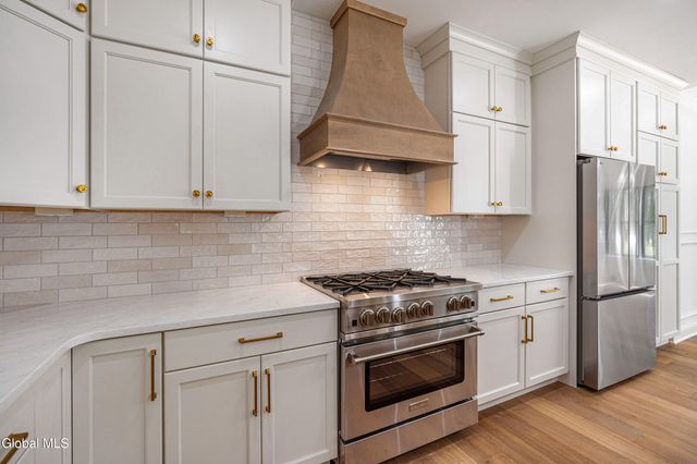 25 Teakwood Drive, Clifton Park, NY 12065