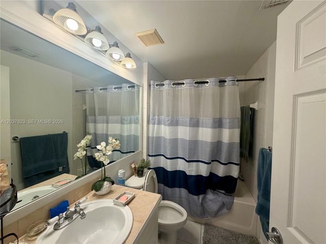6861 SW 44th St 205, Miami, FL 33155