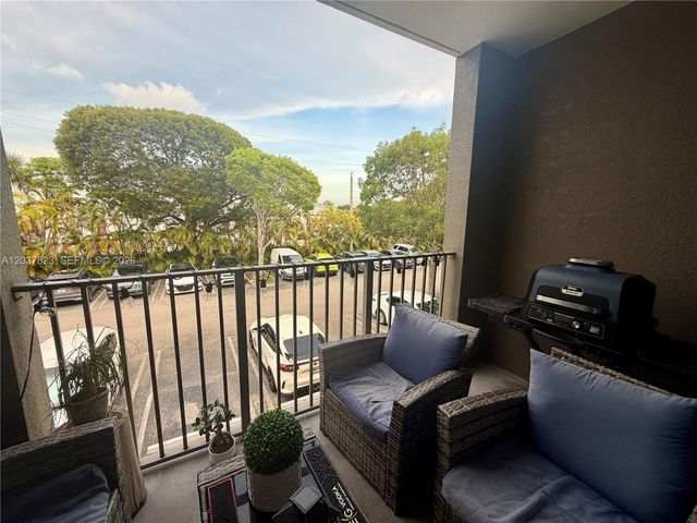 6861 SW 44th St 205, Miami, FL 33155