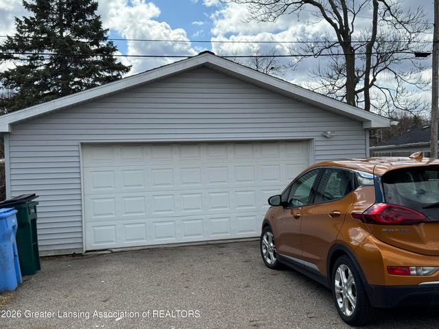 1703 Holly Way, Lansing, MI 48910