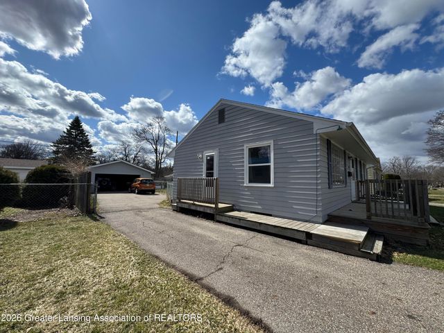 1703 Holly Way, Lansing, MI 48910