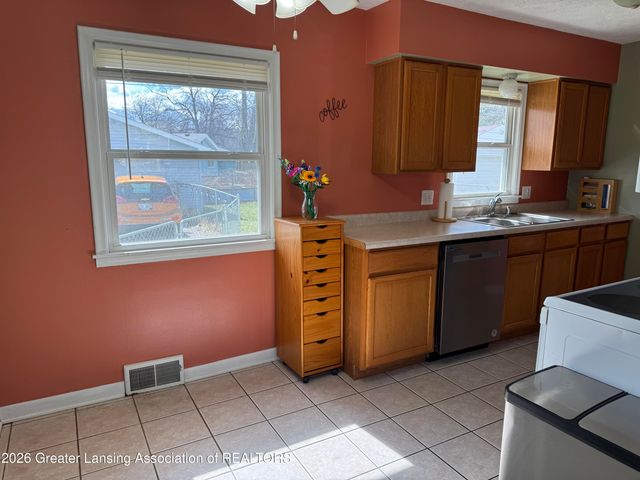 1703 Holly Way, Lansing, MI 48910