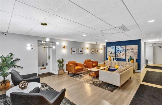 520 Washington Rd 806, Mt Lebanon, PA 15228