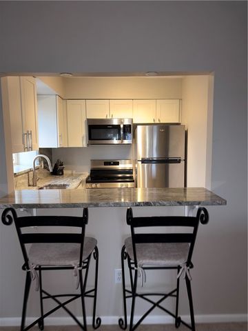 520 Washington Rd 806, Mt Lebanon, PA 15228