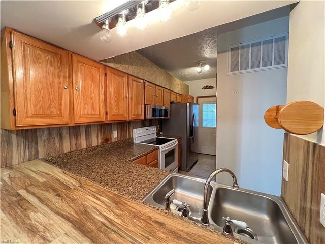 438 Lester Rd Apt 4, Newport News, VA 23601