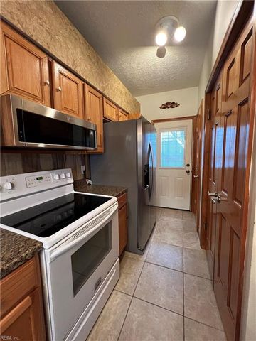 438 Lester Rd Apt 4, Newport News, VA 23601