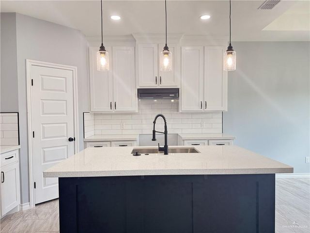 806 Beanka Drive, La Feria, TX 78559