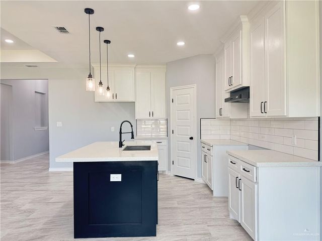 806 Beanka Drive, La Feria, TX 78559