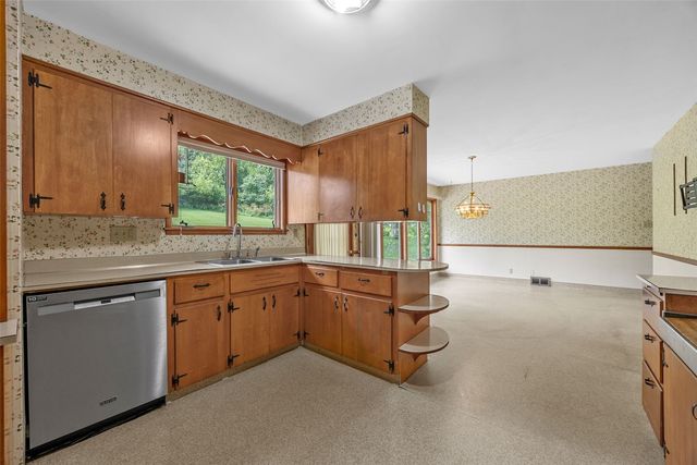 3813 Tomahawk Trail SE, Cedar Rapids, IA 52403