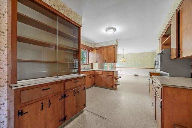 3813 Tomahawk Trail SE, Cedar Rapids, IA 52403