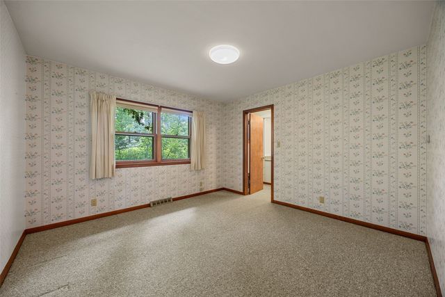 3813 Tomahawk Trail SE, Cedar Rapids, IA 52403