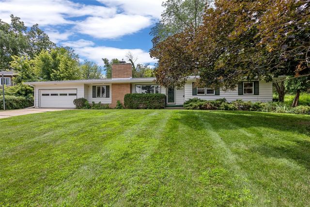 3813 Tomahawk Trail SE, Cedar Rapids, IA 52403
