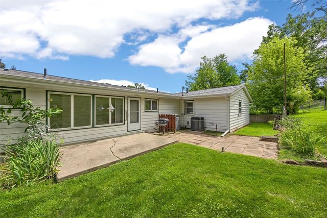 3813 Tomahawk Trail SE, Cedar Rapids, IA 52403