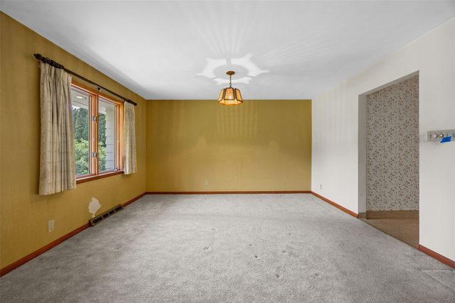 3813 Tomahawk Trail SE, Cedar Rapids, IA 52403