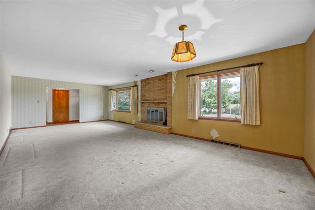 3813 Tomahawk Trail SE, Cedar Rapids, IA 52403