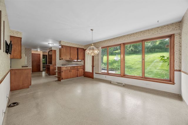 3813 Tomahawk Trail SE, Cedar Rapids, IA 52403