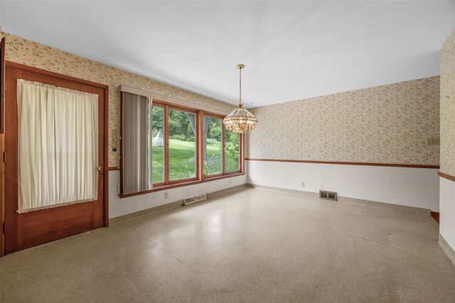 3813 Tomahawk Trail SE, Cedar Rapids, IA 52403