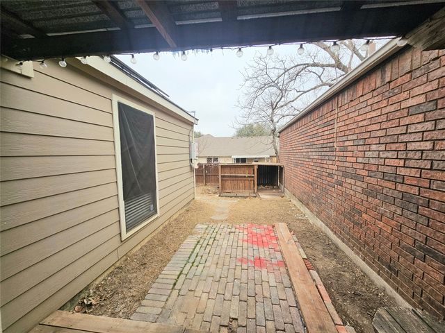 318 Teakwood Lane, Lewisville, TX 75067