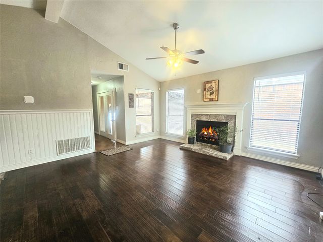 318 Teakwood Lane, Lewisville, TX 75067