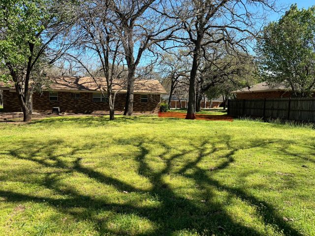 3104 S Lipsey Street, Decatur, TX 76234