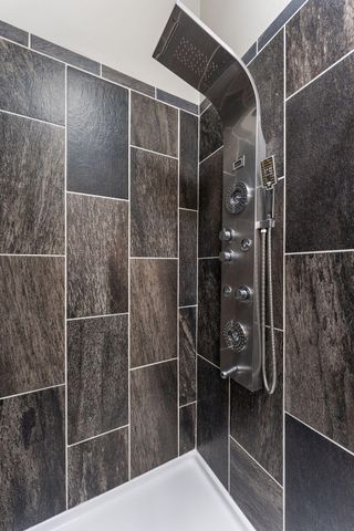 292 Streamwood Drive, Valparaiso, IN 46383