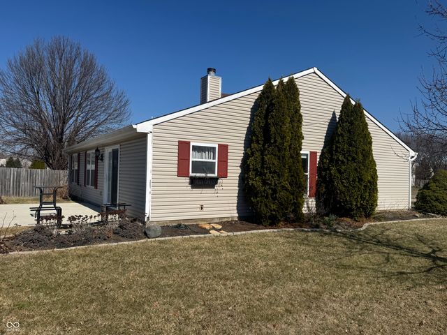 9984 Gentry Drive, Fishers, IN 46038