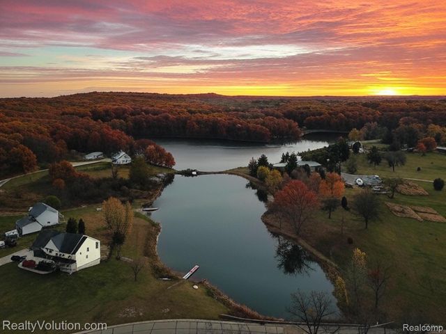 5012 Vista Bay Trail, Hadley Township, MI 48438