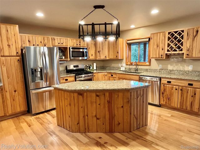 5012 Vista Bay Trail, Hadley Township, MI 48438