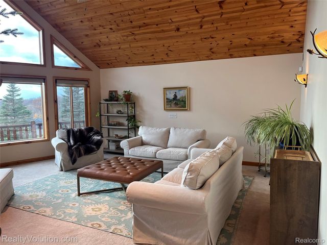 5012 Vista Bay Trail, Hadley Township, MI 48438