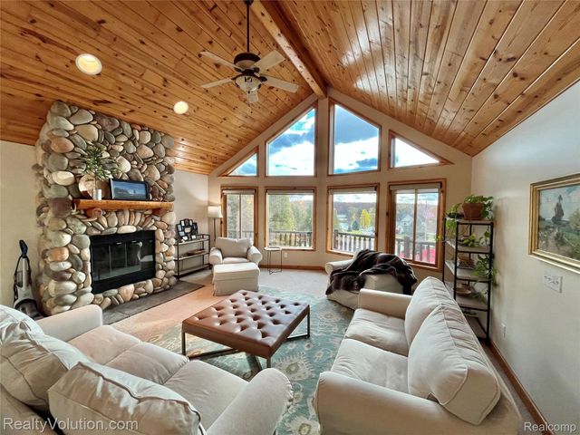 5012 Vista Bay Trail, Hadley Township, MI 48438