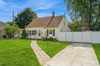 13 Floral Lane, Westbury, NY 11590