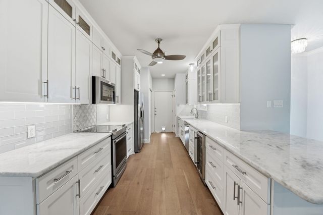 28 Tournament WAY, The Hills, TX 78738