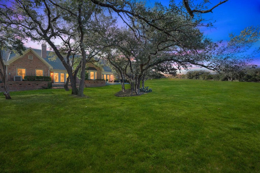 28 Tournament WAY, The Hills, TX 78738