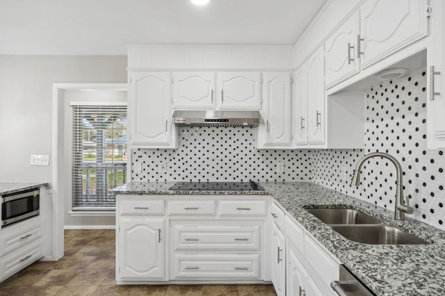 904 Bert Drive, Arlington, TX 76012