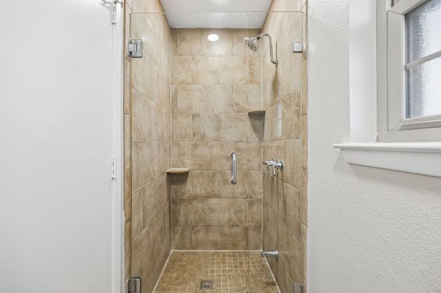 904 Bert Drive, Arlington, TX 76012