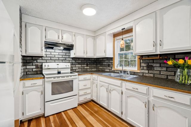 24 Pine Meadow Drive, North Berwick, ME 03906