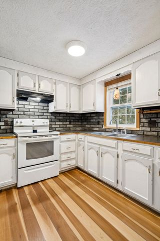 24 Pine Meadow Drive, North Berwick, ME 03906