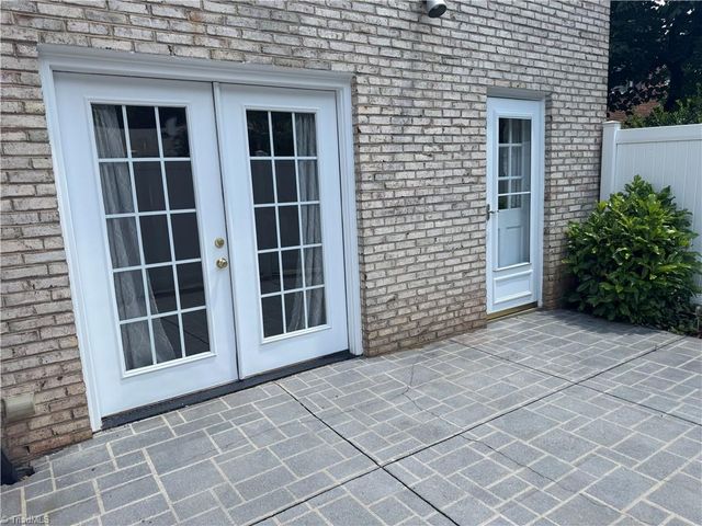 329 Hanover Arms Court, Winston-salem, NC 27104