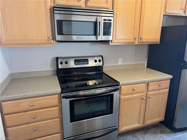 329 Hanover Arms Court, Winston-salem, NC 27104